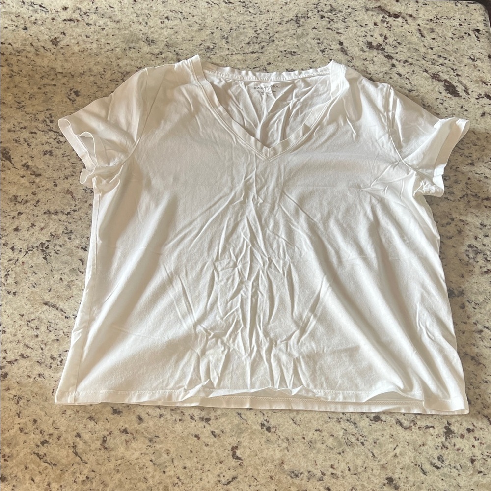 Banana Republic White V-Neck Short Sleeve Tee